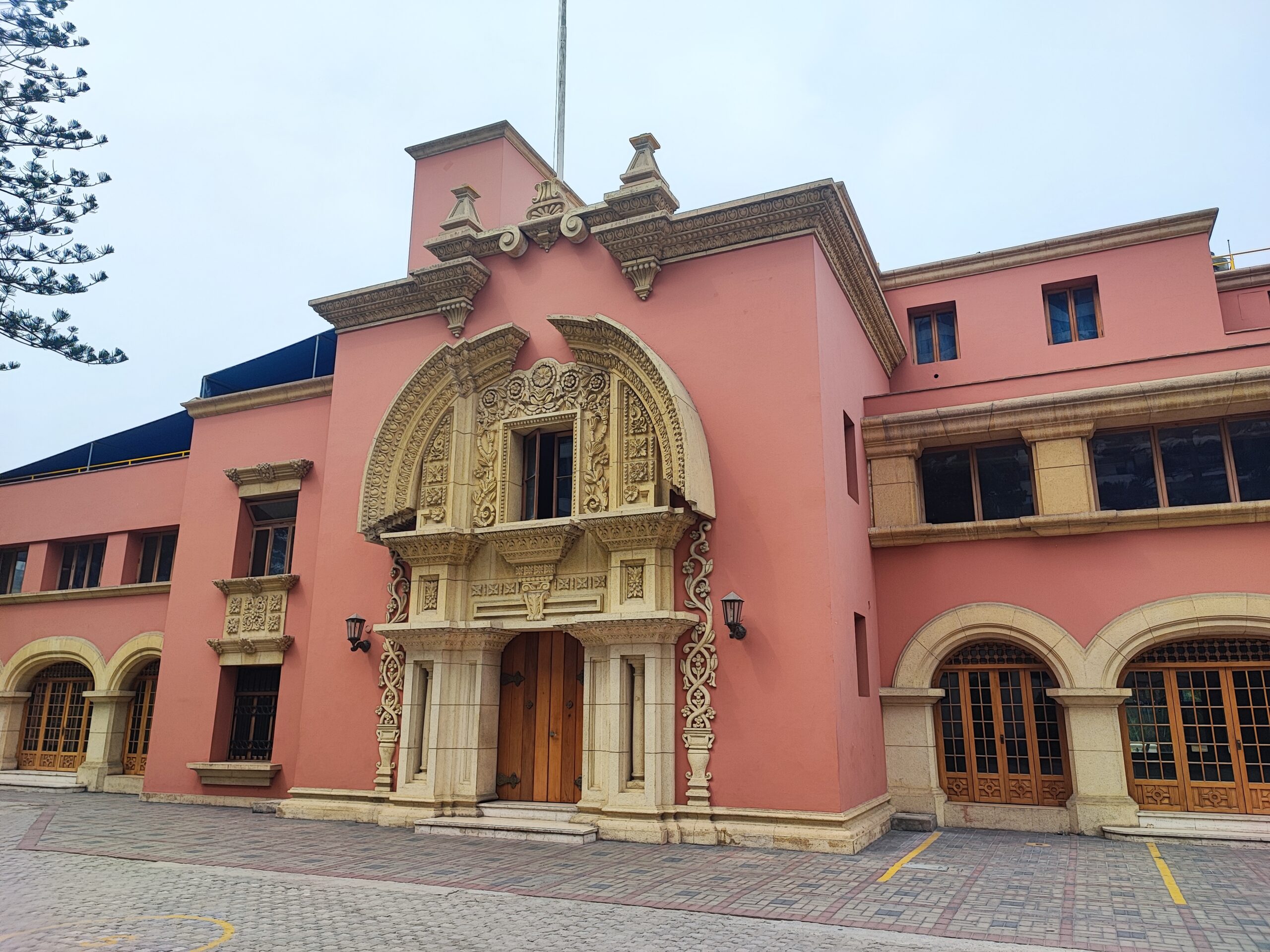 Fachada de Casa Prado, casona histórica y centro de convenciones en Av. 28 de Julio 878, Miraflores, Lima