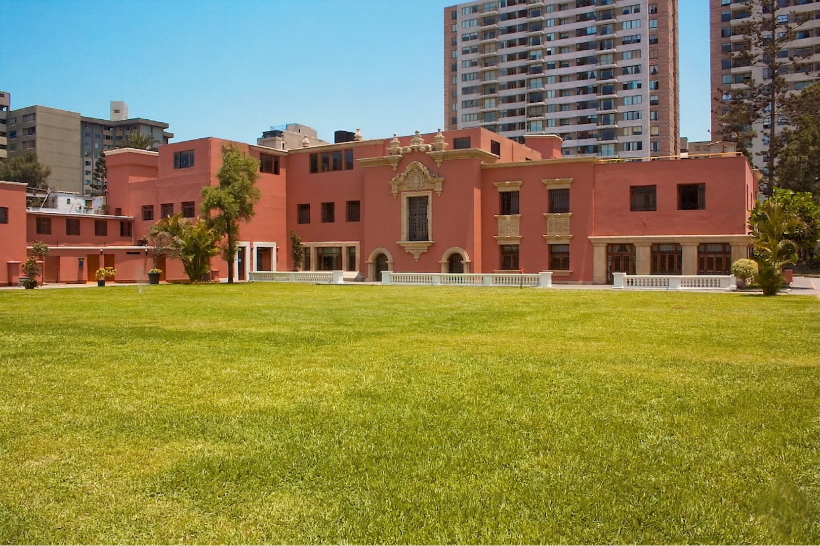 Jardín Interior de Casa Prado — espacio exterior de 1400 m² para bodas y eventos al aire libre en Miraflores